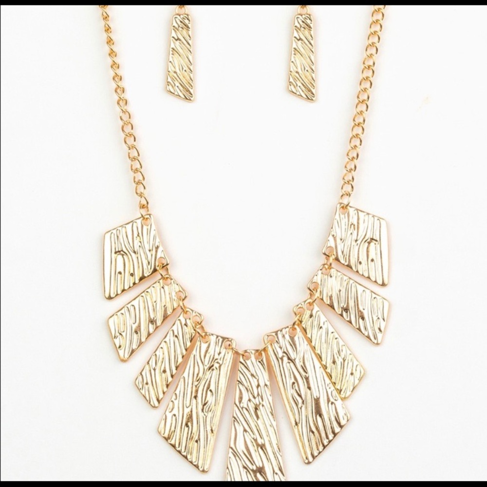Gold necklace with earrings